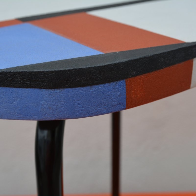 Vue de face sur l'angle du tabouret GéO