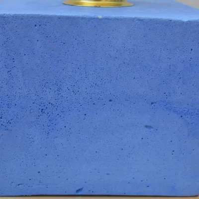Texture du béton bleu avec ses imperfections charmantes