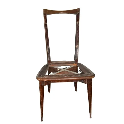 Structure en frêne d'une chaise vintage pieds compas après déshabillage et avant décapage